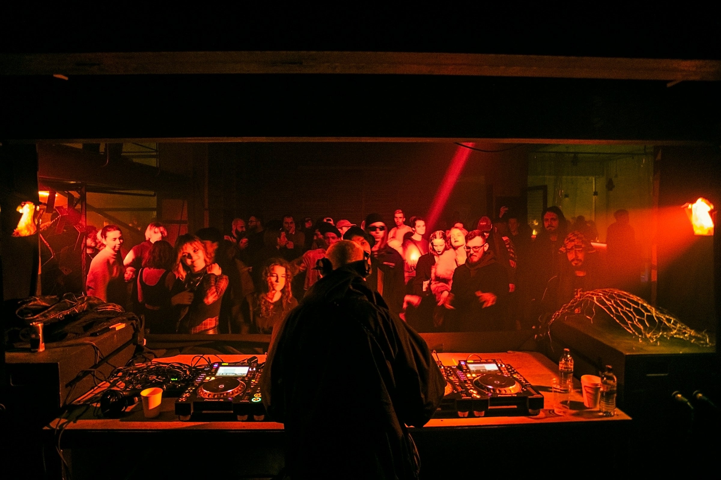 How to Make a Bassline That Actually Works in a Club